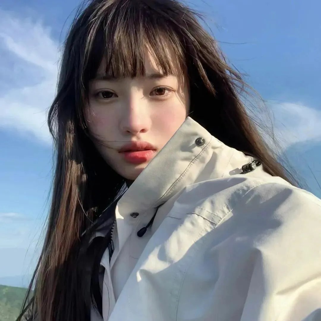低沉的天空封面